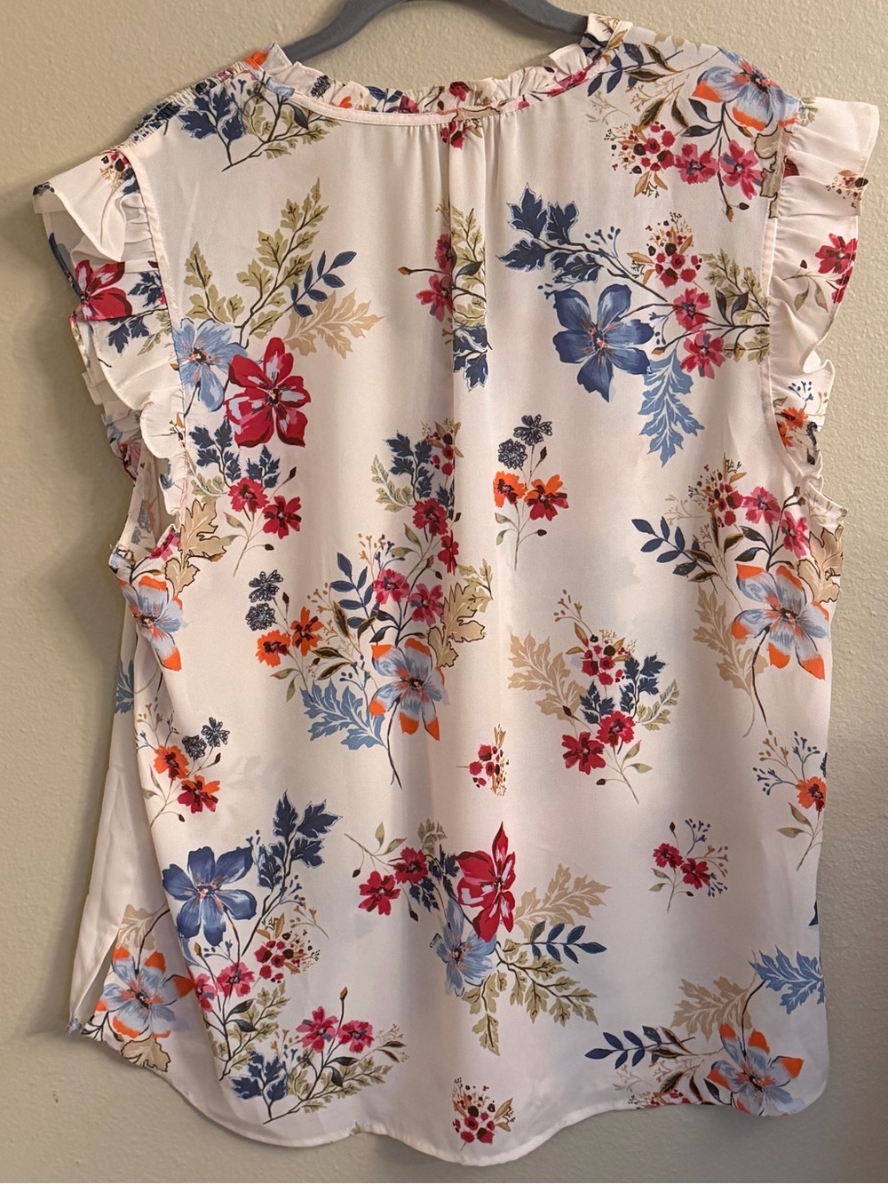 Daniel Rainn Cream Floral Pintuck Ruffle Sleeve Blouse - Picture 4 of 6